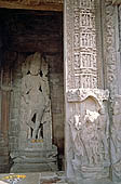 Khajuraho - Chaturbhuja temple - statue of Vishnu 